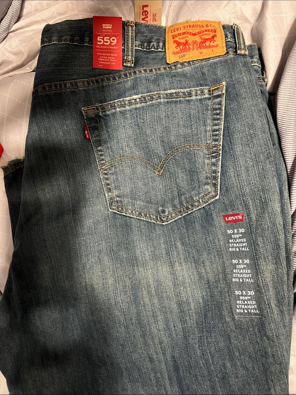 Levi's 559 Relaxed Straight Jeans in Faded Blue Wash